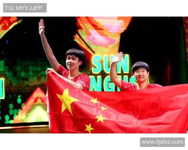 中国运动员身披国旗出征奥运赛场 高唱国歌激昂时刻震撼人心