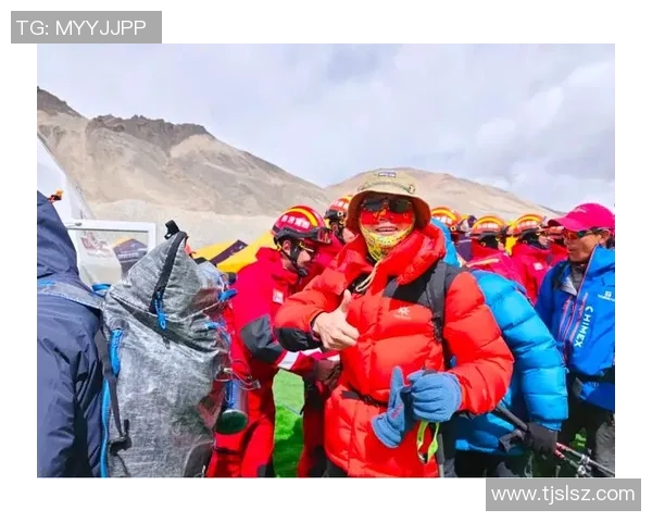 中国登山队挑战喜马拉雅新线路，全员成功登顶